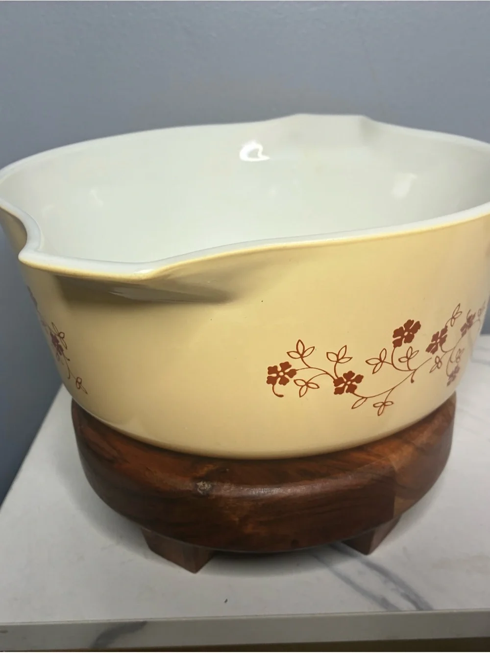 Pyrex Trailing Flowers 475-B 2.5 Qt Casserole Tan Brown Floral 1970s